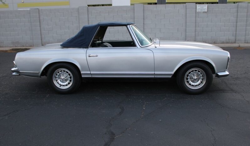 								1967 Mercedes 200-Series full									