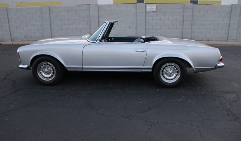 								1967 Mercedes 200-Series full									