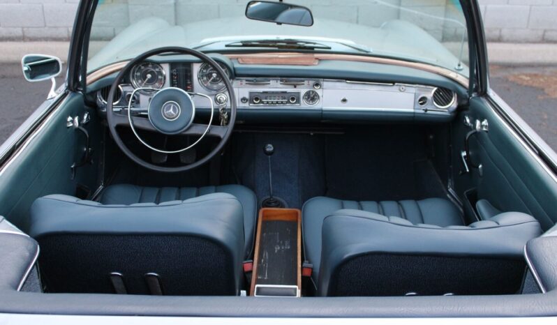 								1967 Mercedes 200-Series full									