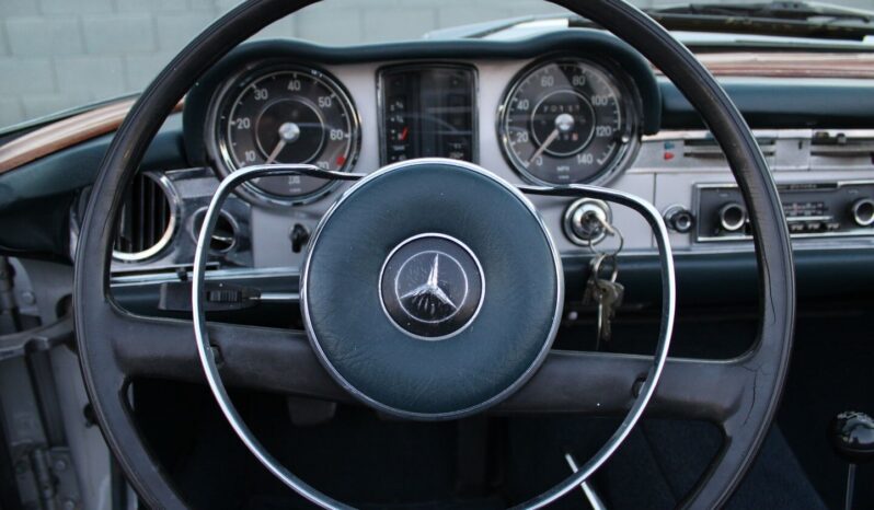 								1967 Mercedes 200-Series full									
