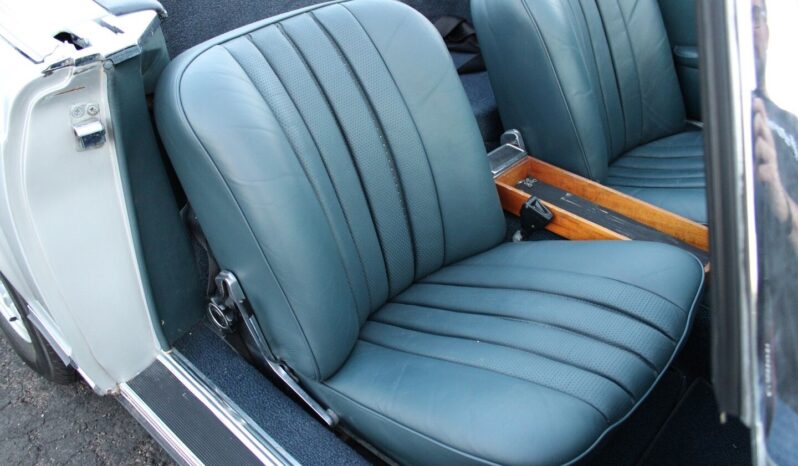 								1967 Mercedes 200-Series full									