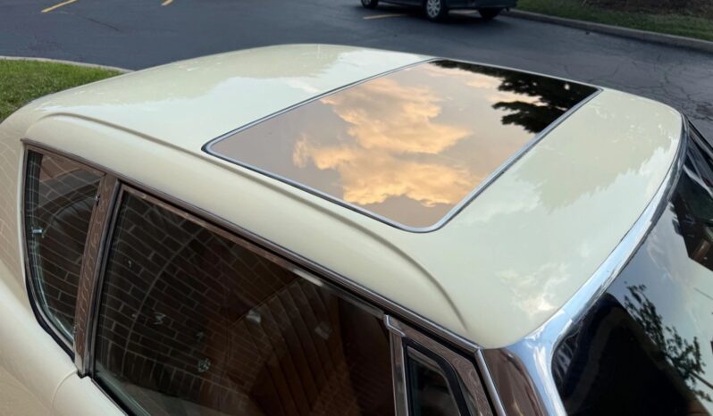 
								1976 Studebaker Avanti II Automatic full									