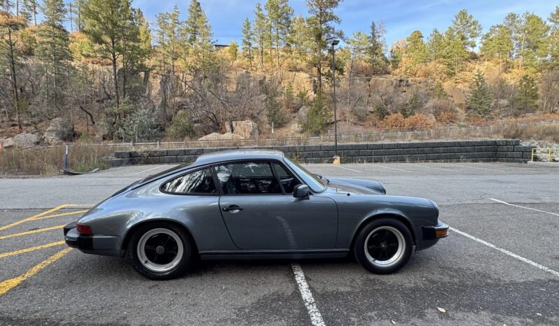 
								1983 Porsche 911SC Coupe full									