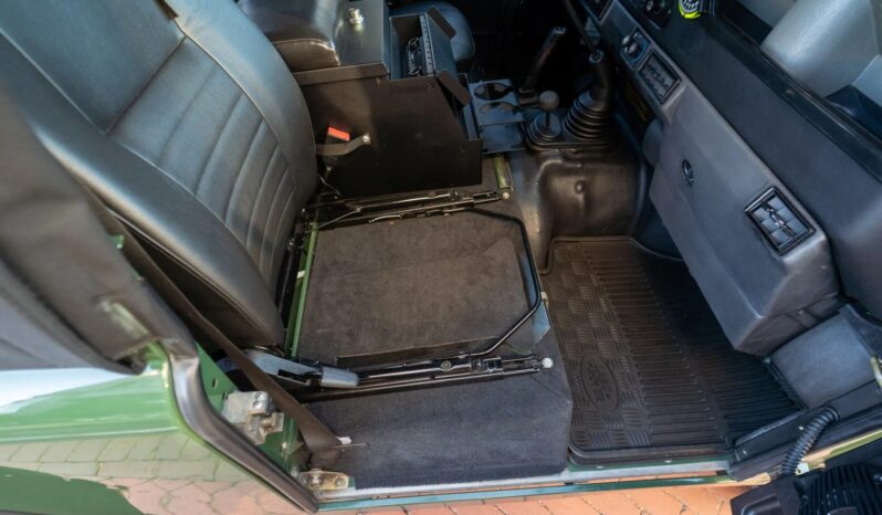 
								1995 Land Rover Defender 90 NAS 5-Speed full									