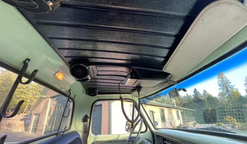 
								1972 Ford F-100 Custom 4×4 4-Speed full									