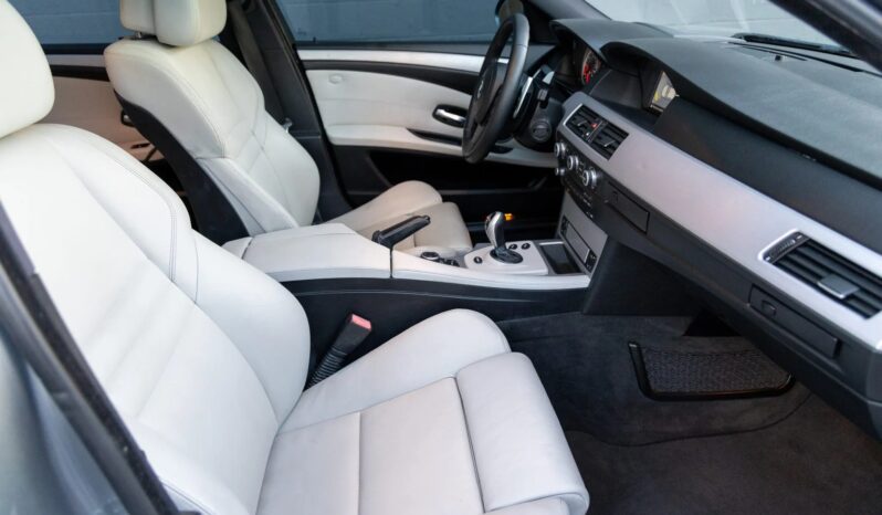 
								2009 BMW M5 Space Gray full									