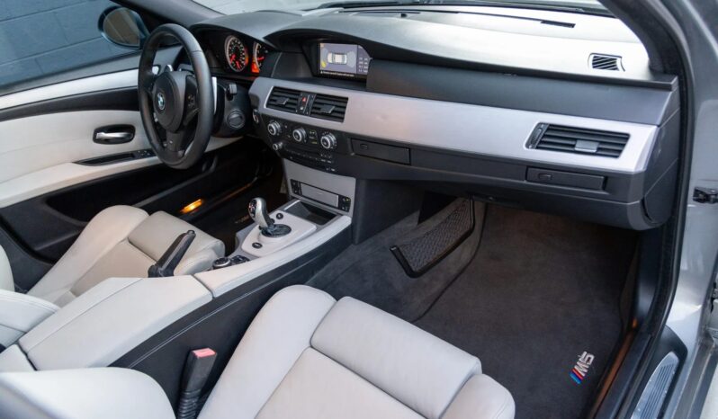 
								2009 BMW M5 Space Gray full									