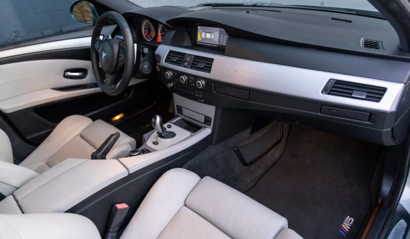 
								2009 BMW M5 Space Gray full									