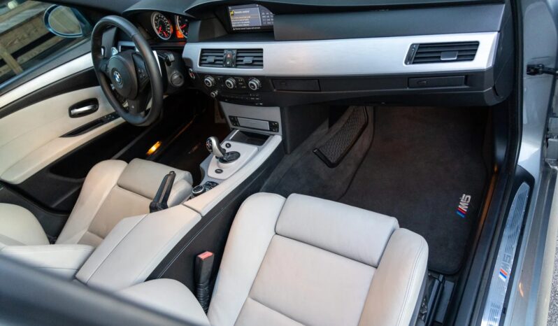 
								2009 BMW M5 Space Gray full									