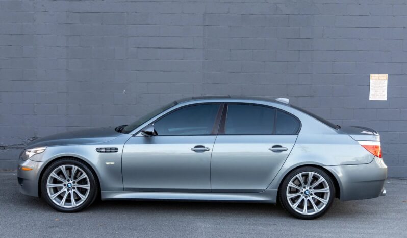 
								2009 BMW M5 Space Gray full									
