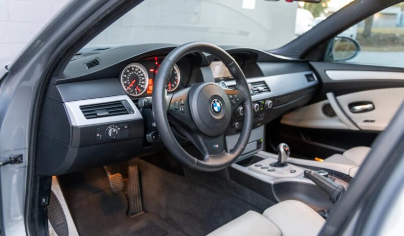 
								2009 BMW M5 Space Gray full									