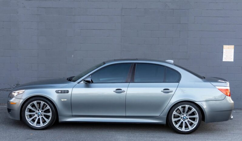 
								2009 BMW M5 Space Gray full									