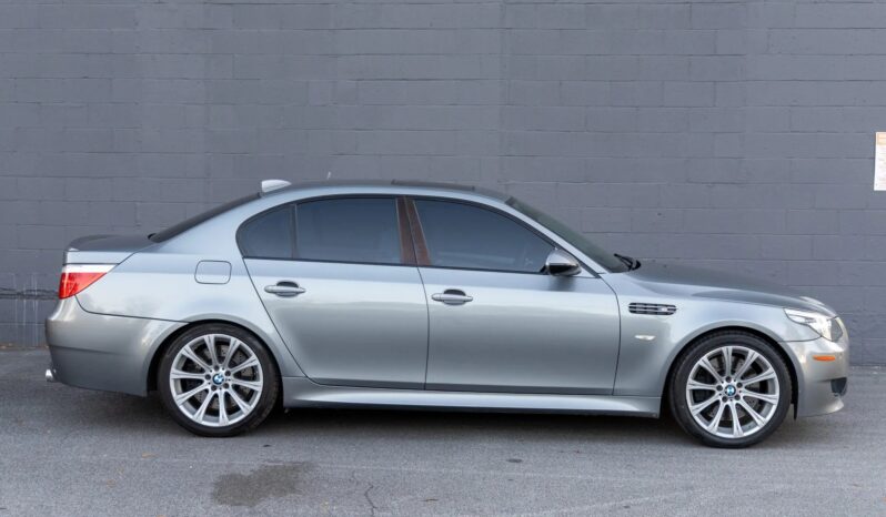 
								2009 BMW M5 Space Gray full									