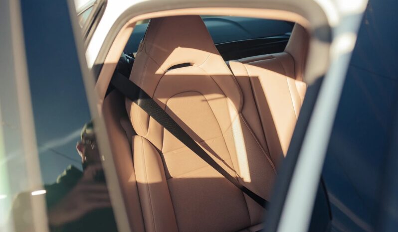 								2022 Porsche Panamera 4S E-Hybrid full									