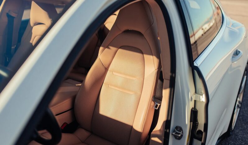 								2022 Porsche Panamera 4S E-Hybrid full									