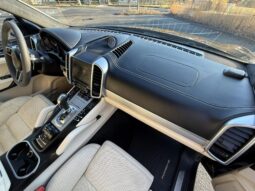 										2017 Porsche Cayenne Turbo full									