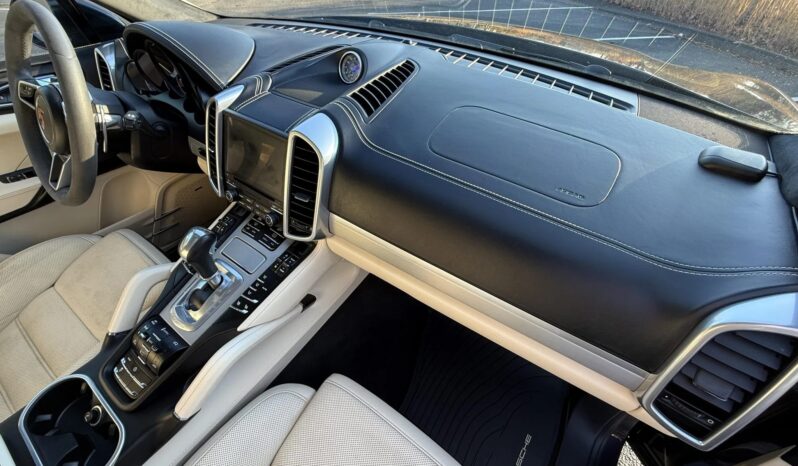 								2017 Porsche Cayenne Turbo full									