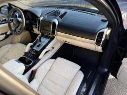 										2017 Porsche Cayenne Turbo full									