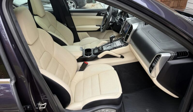 								2017 Porsche Cayenne Turbo full									