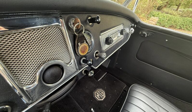 								1962 MG MGA 1600 Mk II Roadster full									