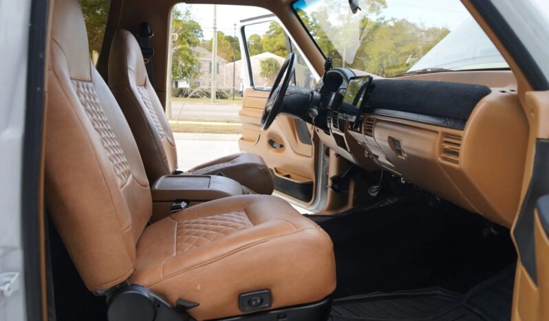 
								1993 Ford Bronco XLT Blue Point 302ci full									