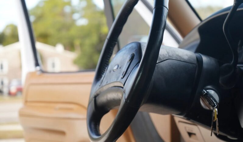 
								1993 Ford Bronco XLT Blue Point 302ci full									