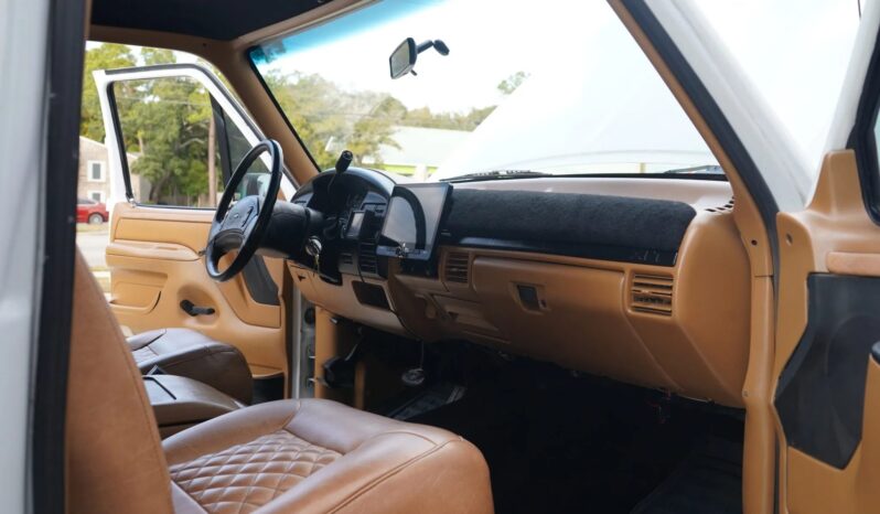 
								1993 Ford Bronco XLT Blue Point 302ci full									