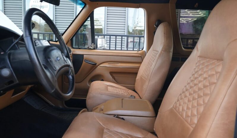 
								1993 Ford Bronco XLT Blue Point 302ci full									