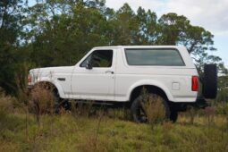 
										1993 Ford Bronco XLT Blue Point 302ci full									
