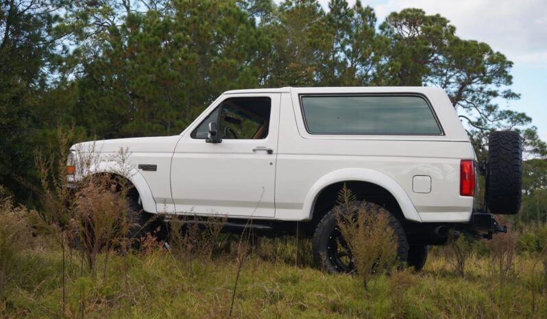 
								1993 Ford Bronco XLT Blue Point 302ci full									
