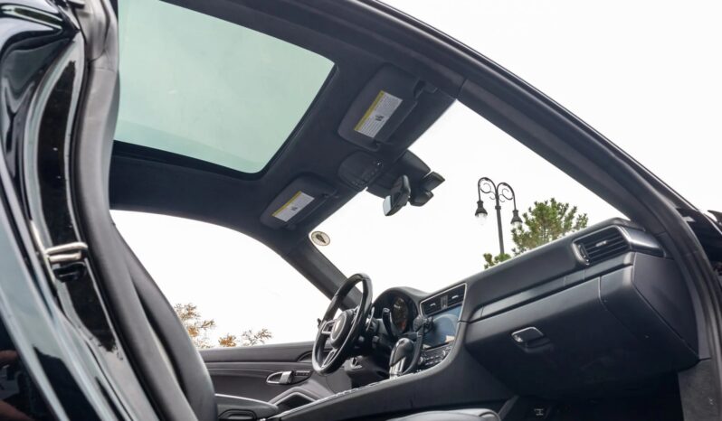 
								2018 Porsche 911 Carrera 4 GTS Coupe full									