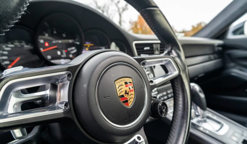 
								2018 Porsche 911 Carrera 4 GTS Coupe full									