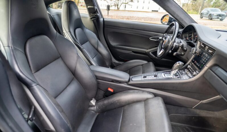 
								2018 Porsche 911 Carrera 4 GTS Coupe full									