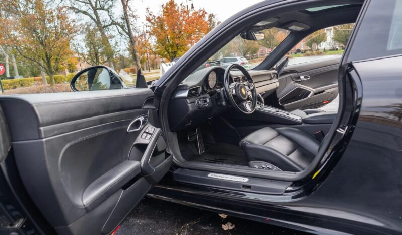 
								2018 Porsche 911 Carrera 4 GTS Coupe full									