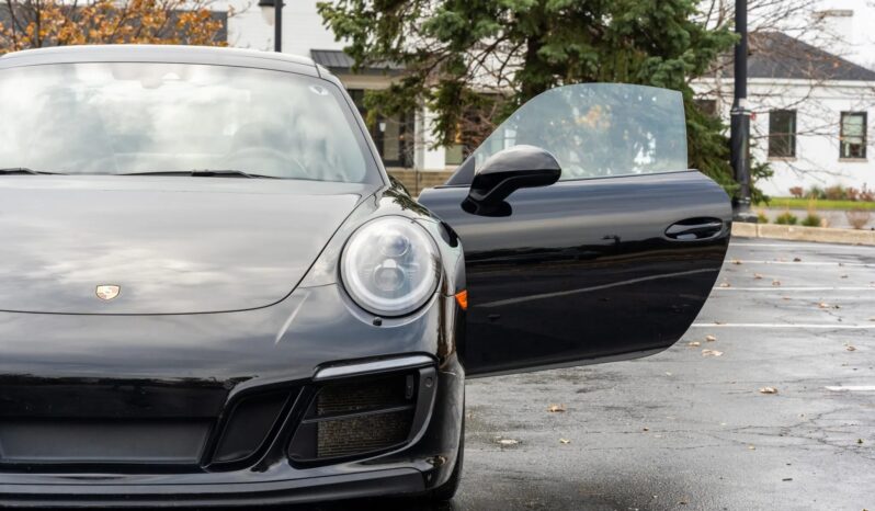 
								2018 Porsche 911 Carrera 4 GTS Coupe full									