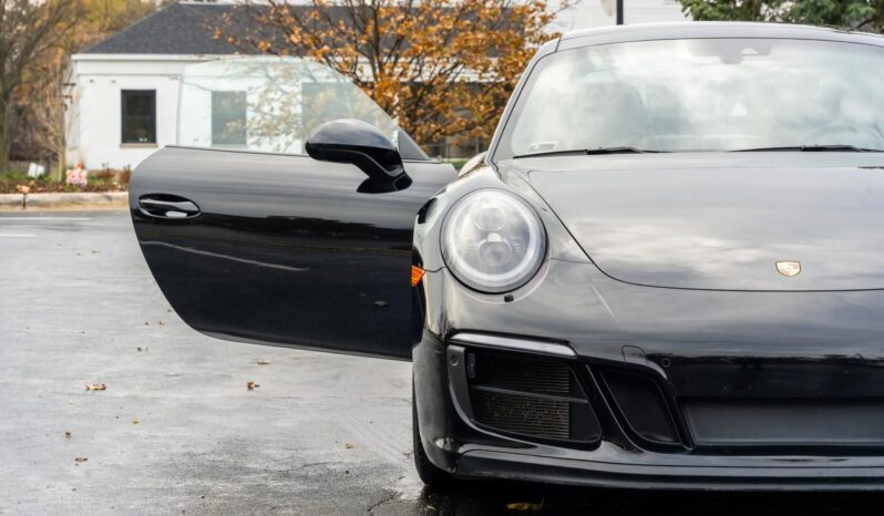 
								2018 Porsche 911 Carrera 4 GTS Coupe full									