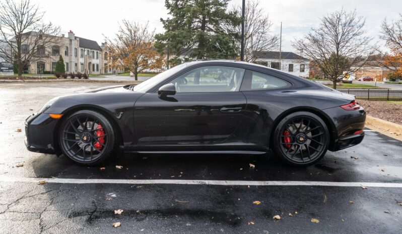 
								2018 Porsche 911 Carrera 4 GTS Coupe full									