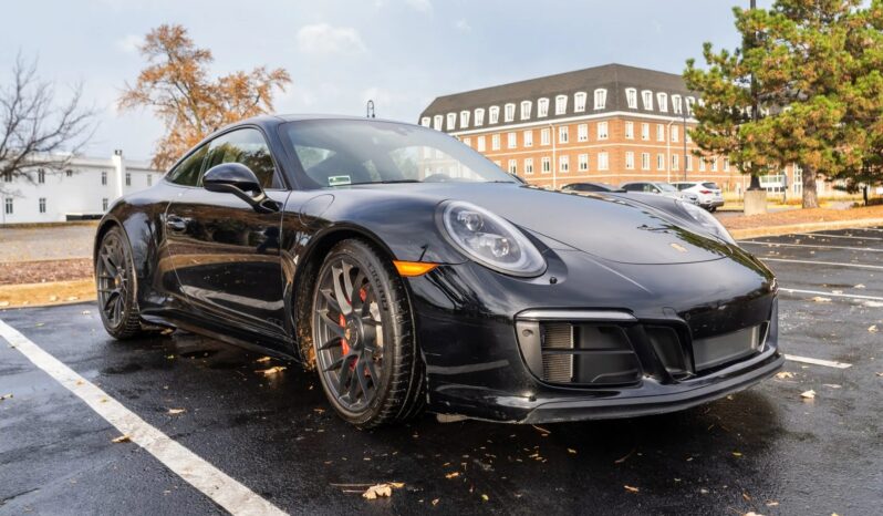 
								2018 Porsche 911 Carrera 4 GTS Coupe full									