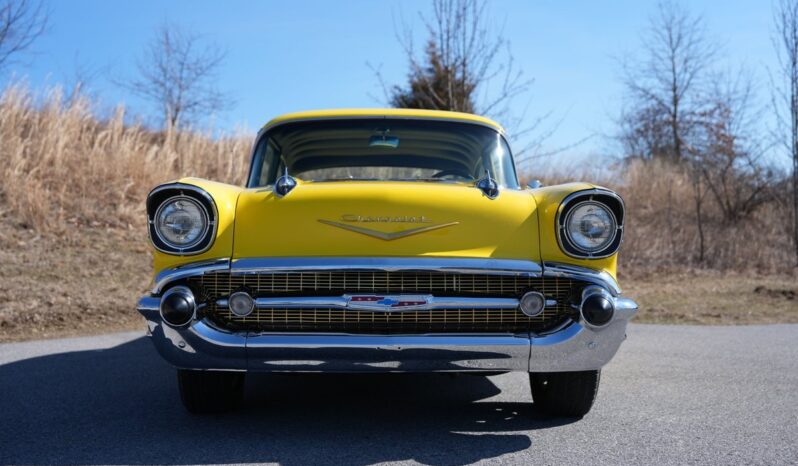 
								1957 Chevrolet Bel Air 2-Door Sedan 355 V8 full									
