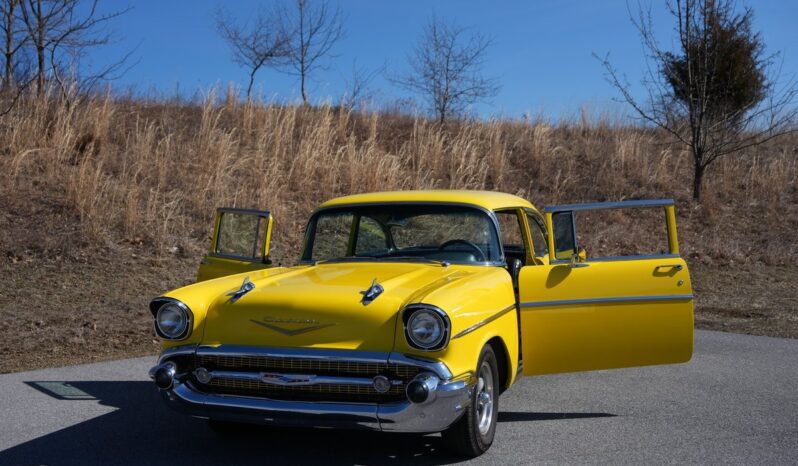 
								1957 Chevrolet Bel Air 2-Door Sedan 355 V8 full									