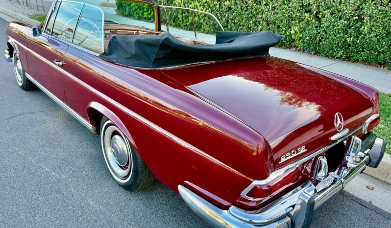 
								1965 Mercedes-Benz 250SE Convertible full									