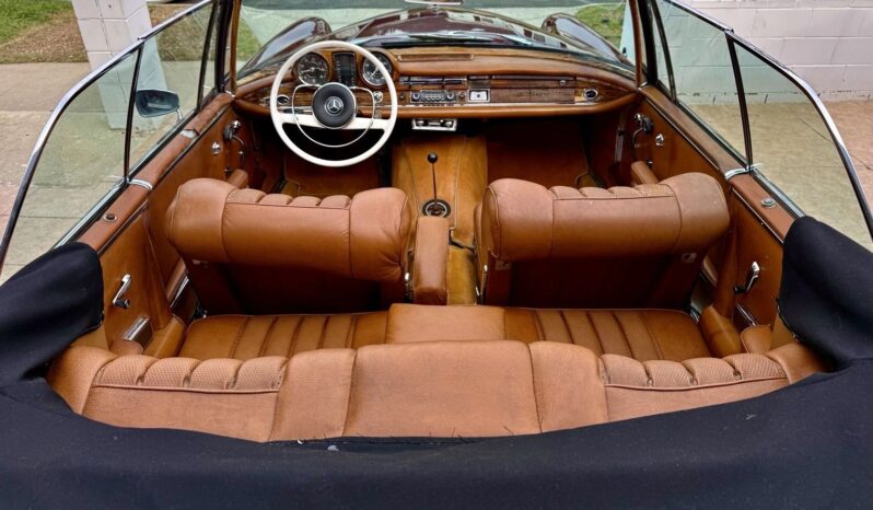 
								1965 Mercedes-Benz 250SE Convertible full									