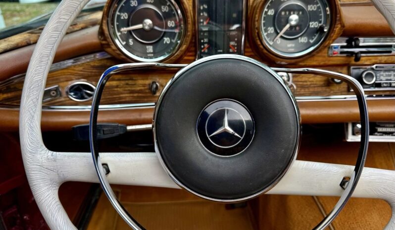 
								1965 Mercedes-Benz 250SE Convertible full									