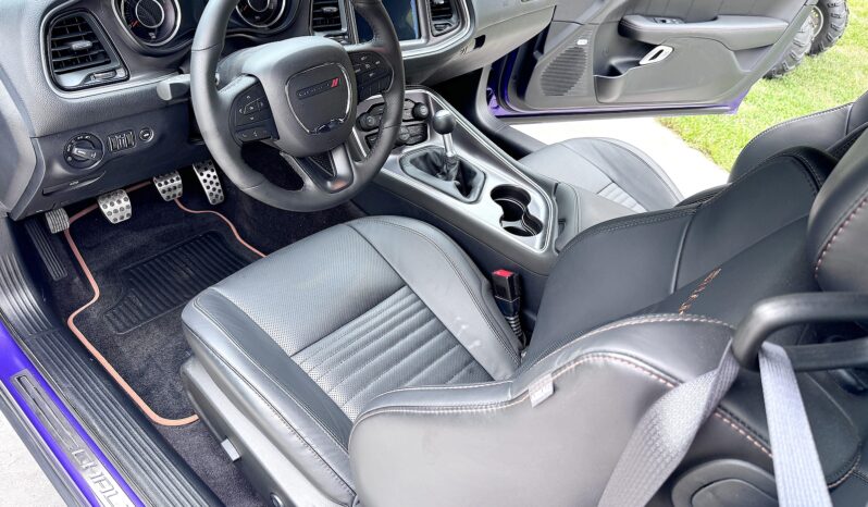 								2016 Dodge Challenger 392 Hemi 6SPD full									