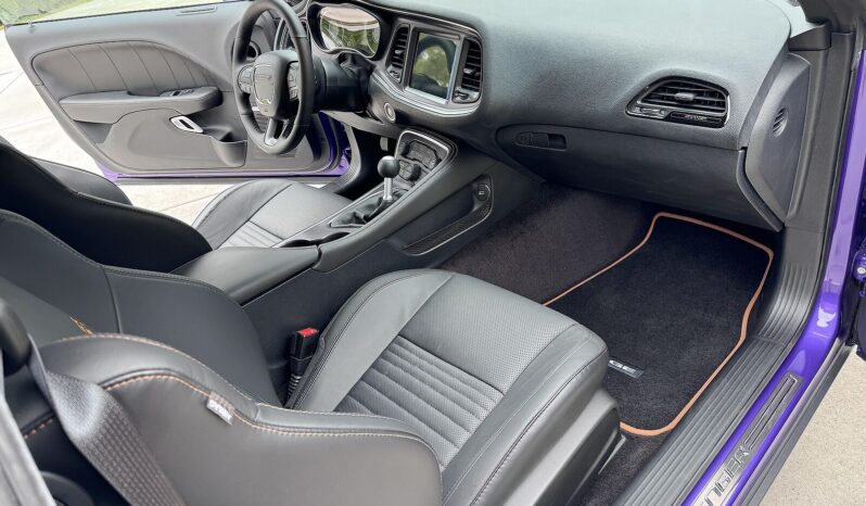 								2016 Dodge Challenger 392 Hemi 6SPD full									