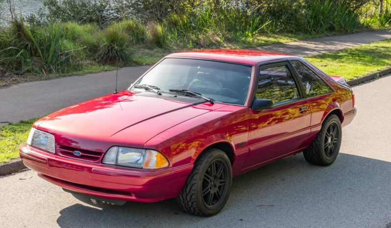 
								1992 Ford Mustang LX 5.0 Hatchback full									