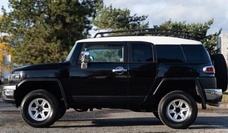 
								2007 Toyota FJ Cruiser full									