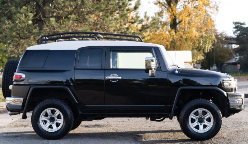 
								2007 Toyota FJ Cruiser full									