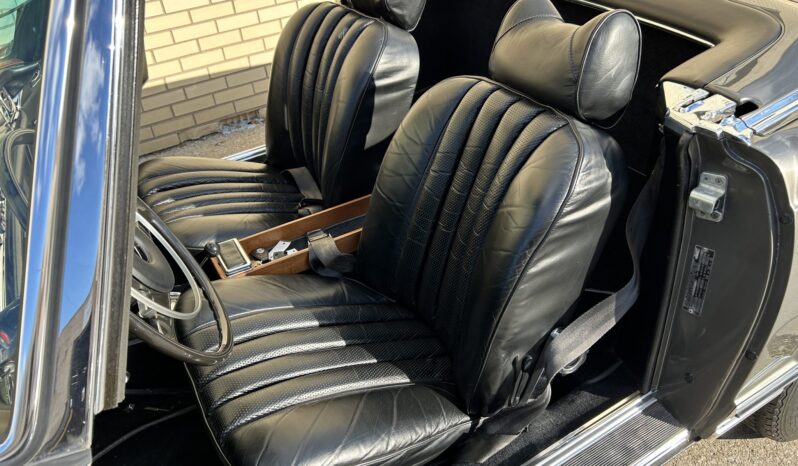 
								1970 Mercedes-Benz 280SL full									