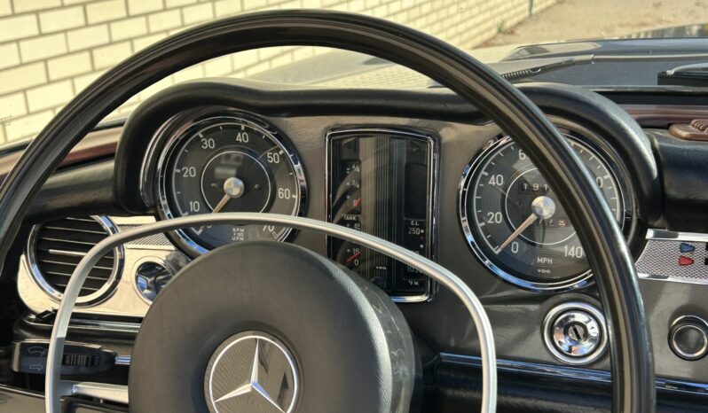 
								1970 Mercedes-Benz 280SL full									